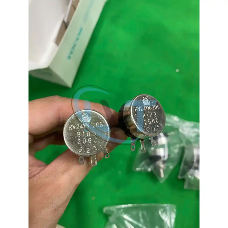 Biến trở RV24YN20S