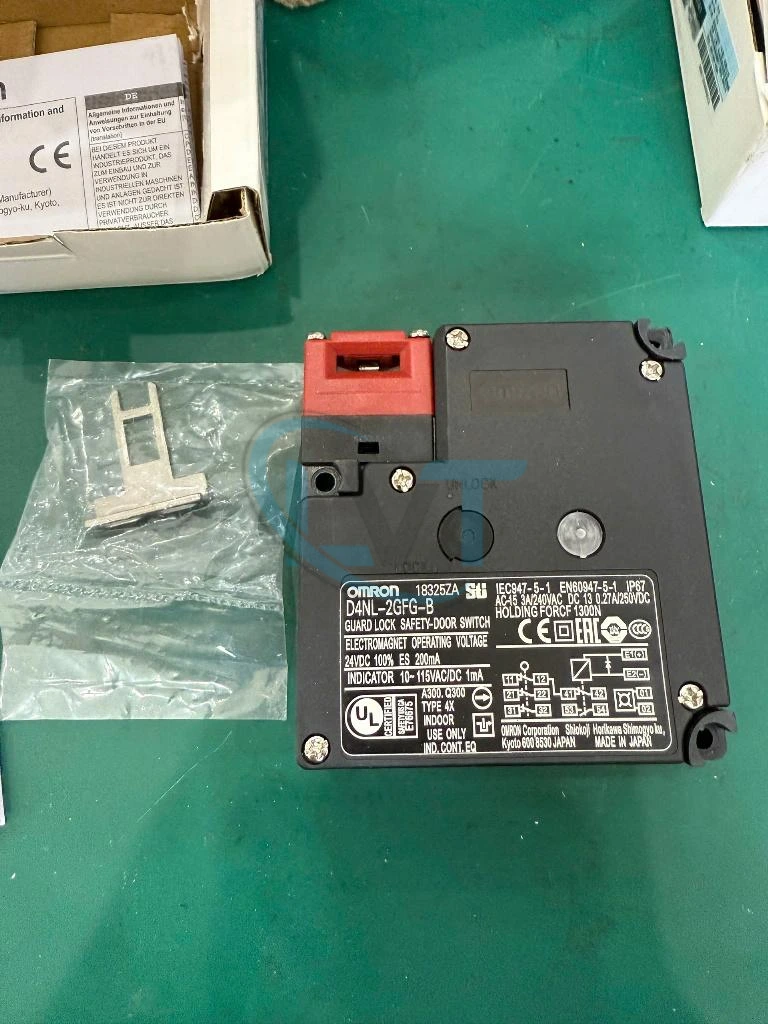 Công tắc an toàn OMRON D4NL-2GFG-B chính hãng, khóa điện từ 24VDC